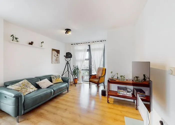 Modernistic 2-Bedroom Flat In Shadwell